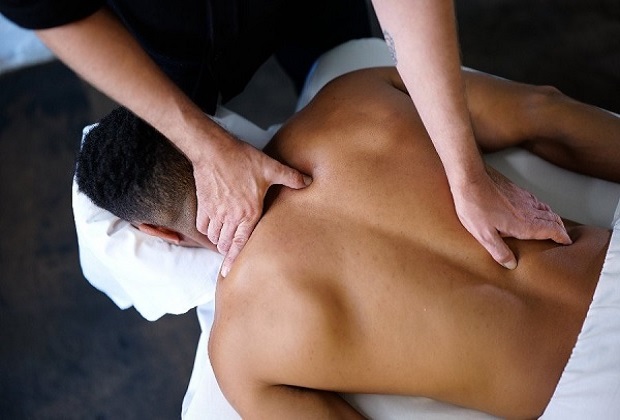Cách massage lưng cho nam xua tan mệt mỏi, thoải mái bất tận